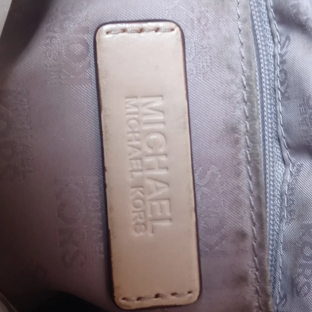 Michael Kors shiney gold bag - Picture 8 of 14